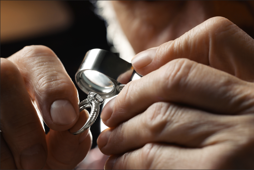 DISTINGUERE CON ELEGANZA: LA GUIDA AL RICONOSCIMENTO DELL'ORO BIANCO E DELL'ARGENTO