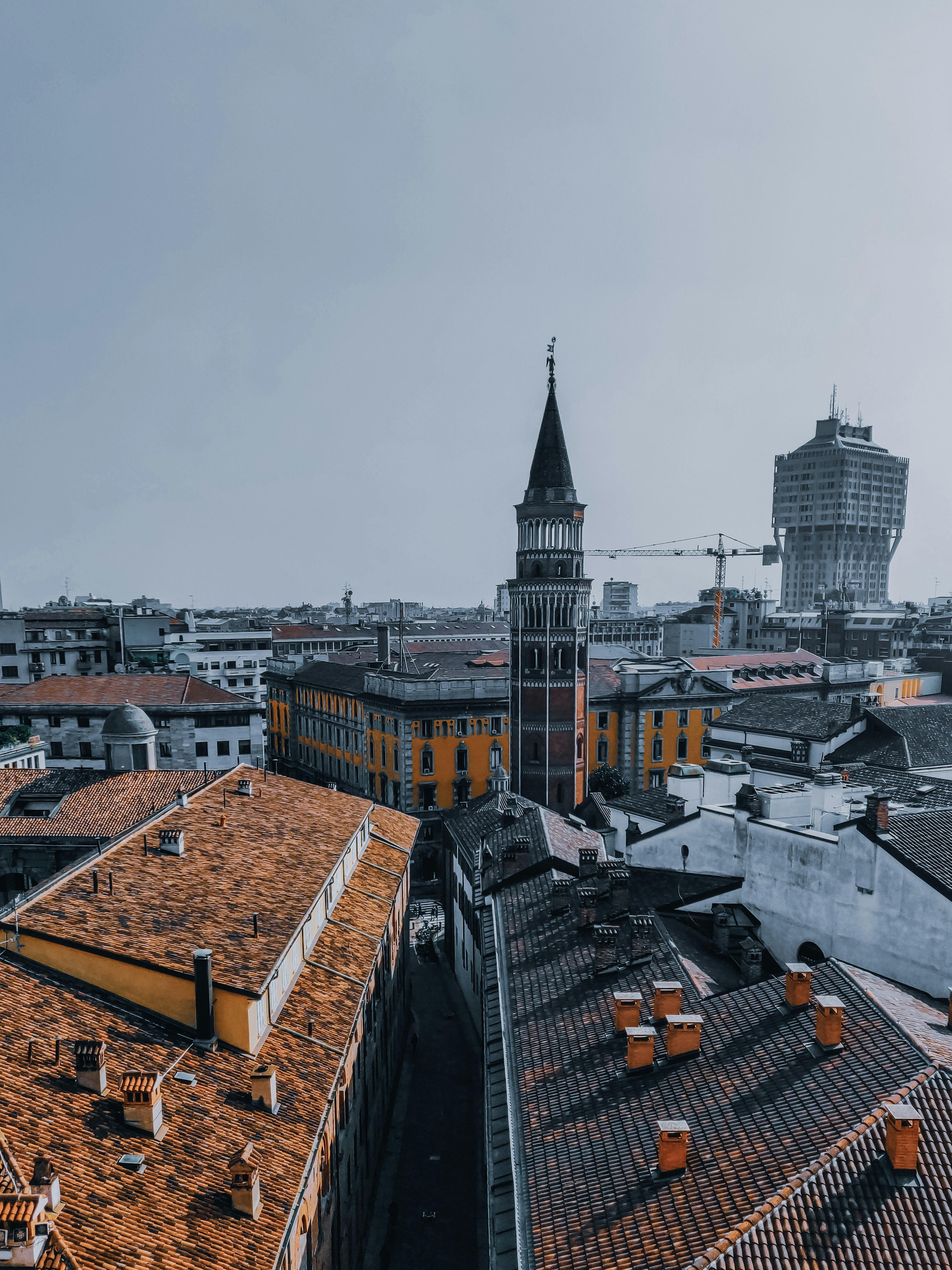 IL CAMPANILE DELLE ORE A MILANO:LA STORIA DEL PRIMO OROLOGIO PUBBLICO AL MONDO