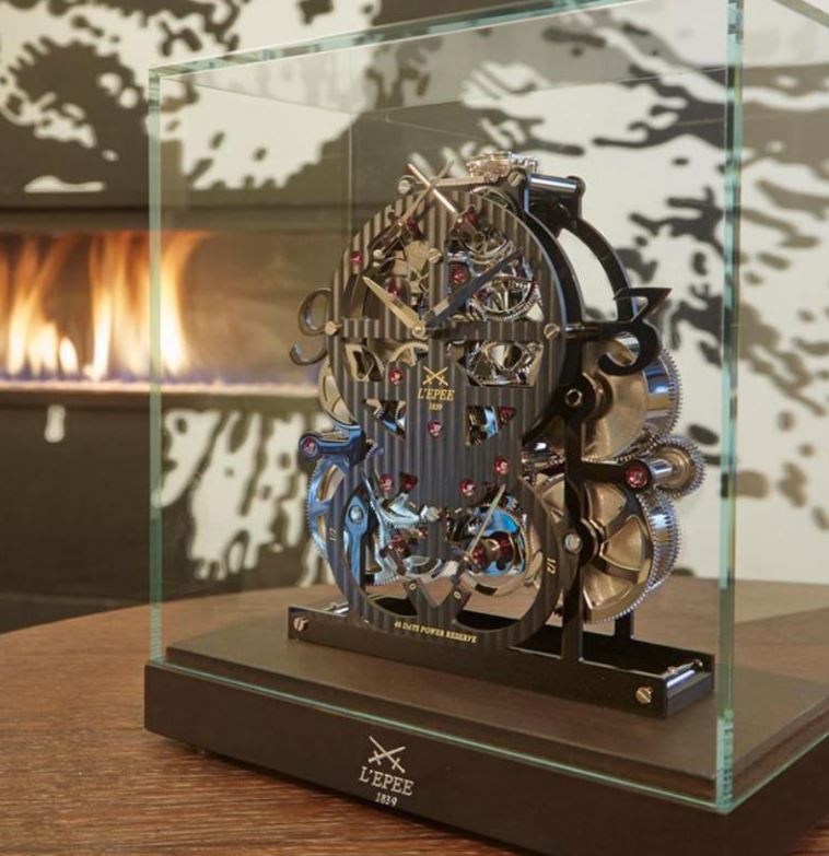 Accessorio in ottone e palladio Le Duel Blackpearl orologio da tavolo L epee