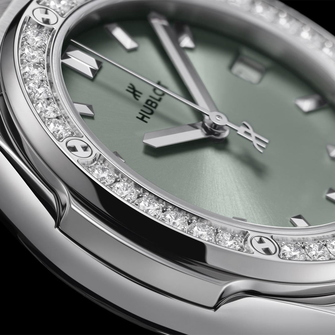 Watch in titanio Classic Fusion Titanium Sage Green Diamonds Hublot