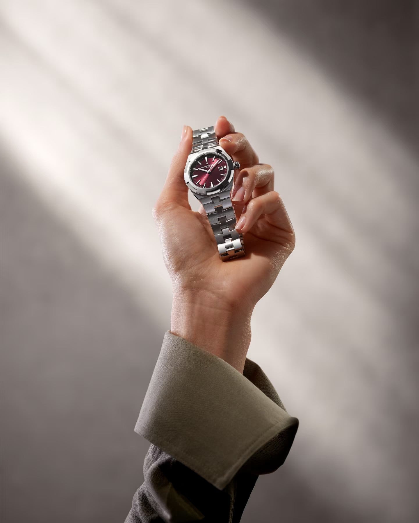 Watch in steel Overseas Automatic Vacheron constantin