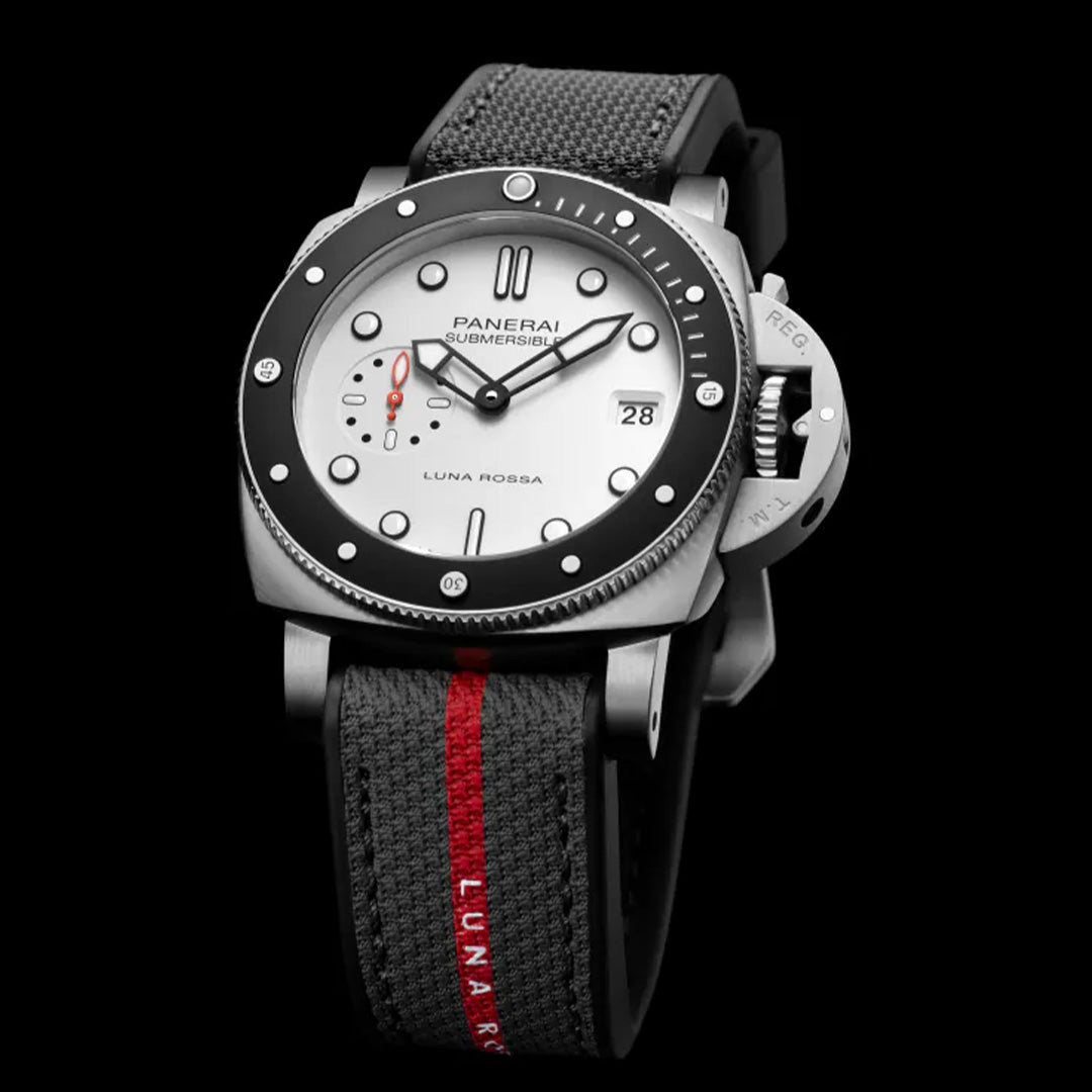Watch in steel Submersible Luna Rossa Panerai
