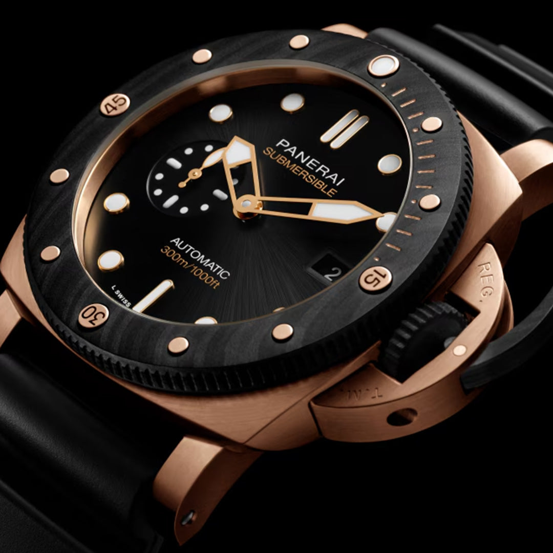 Watch in carbon and rose gold Submersible QuarantaQuattro Goldtech™ OroCarbo Panerai