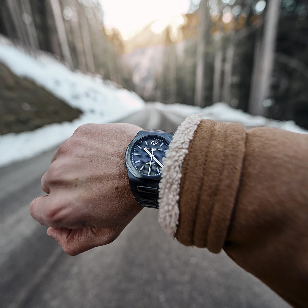 Watch in black ceramic Laureato Girard perregaux