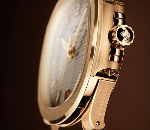 Watch in rose gold Nautilus Patek philippe