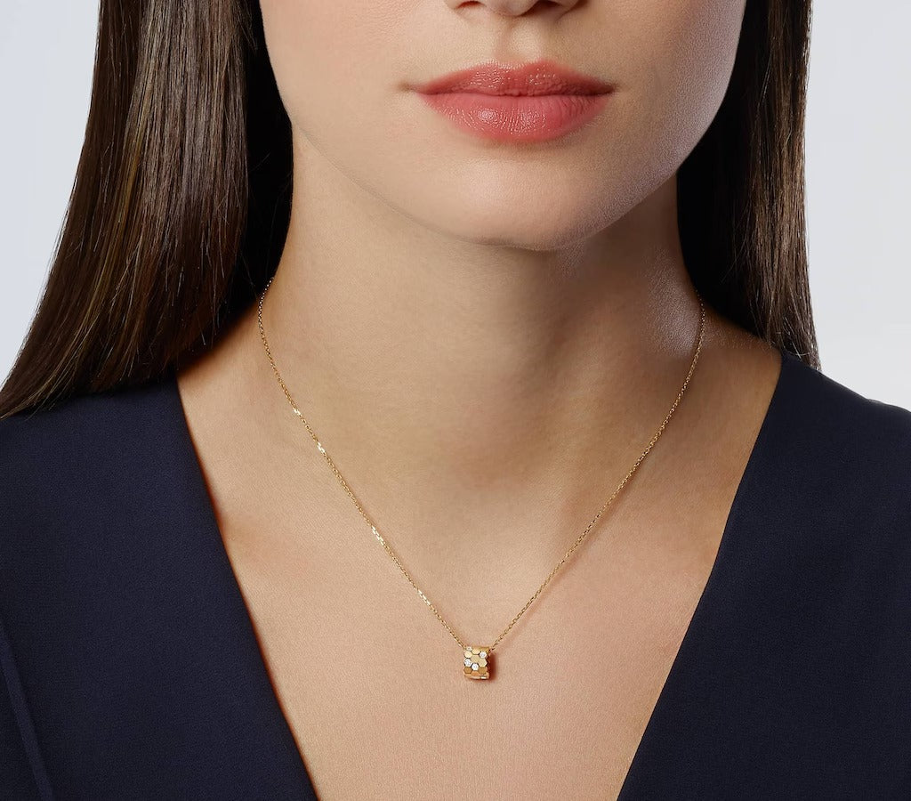 Gioiello in oro giallo Ciondolo Bee de Chaumet Chaumet