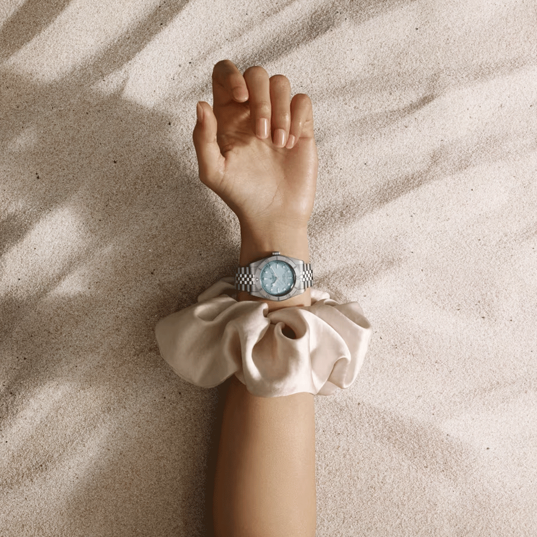 Watch in steel Black Bay 54 