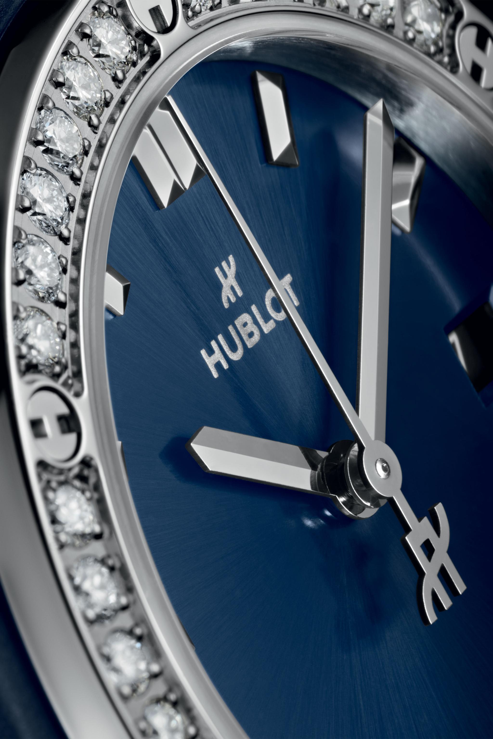 files/Classic-Fusion-Titanium-Blue-Diamonds-29-mm-close-up-shot.jpg