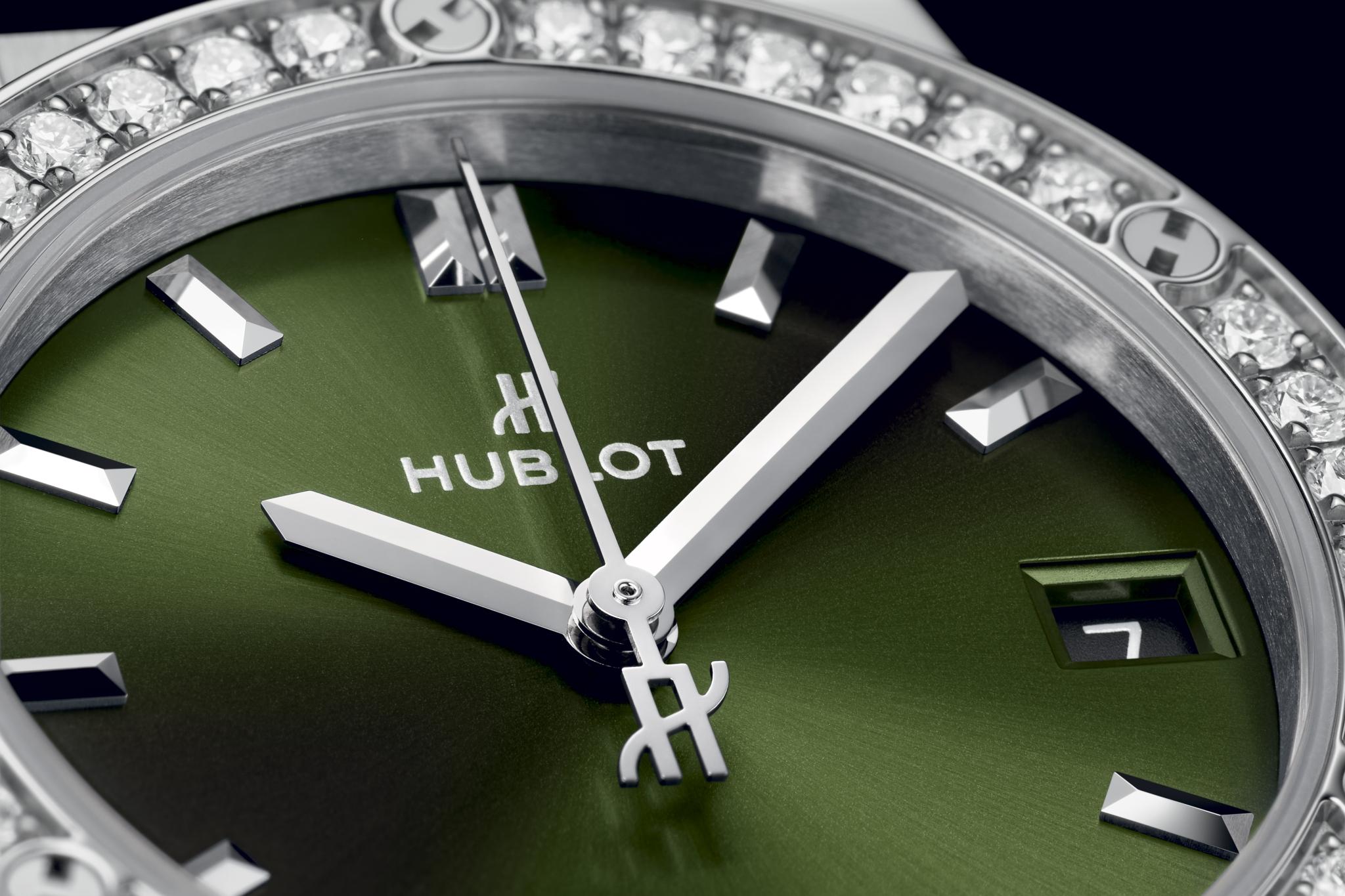 Watch in titanium Classic Fusion Titanium Green Diamonds Hublot