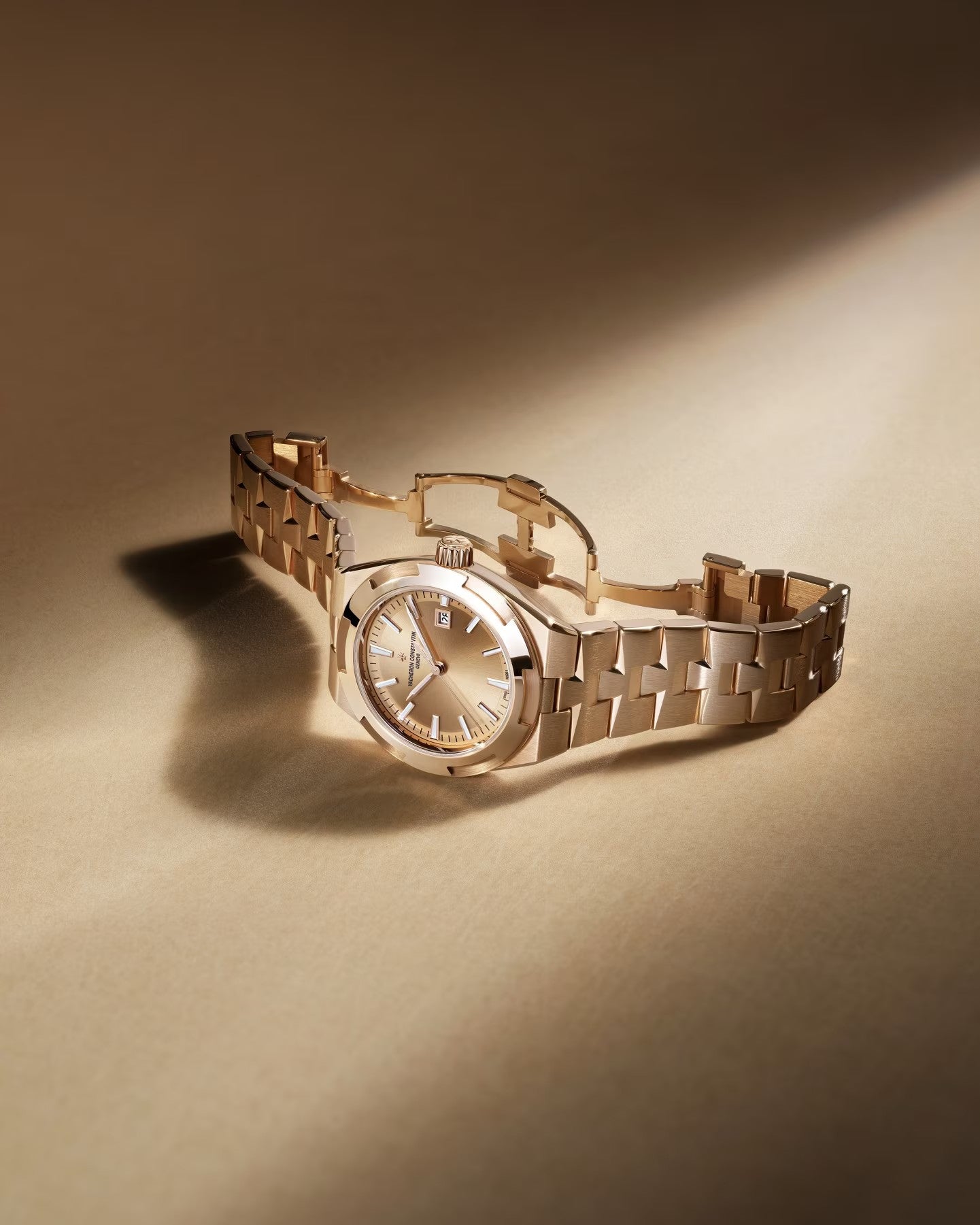 Watch in rose gold Overseas Automatic Vacheron constantin