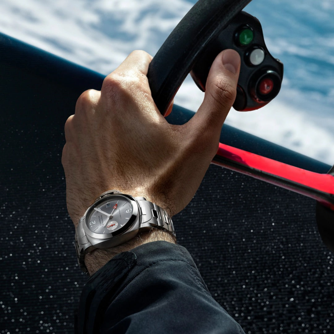 Orologio in acciaio Luminor Luna Rossa GMT Panerai
