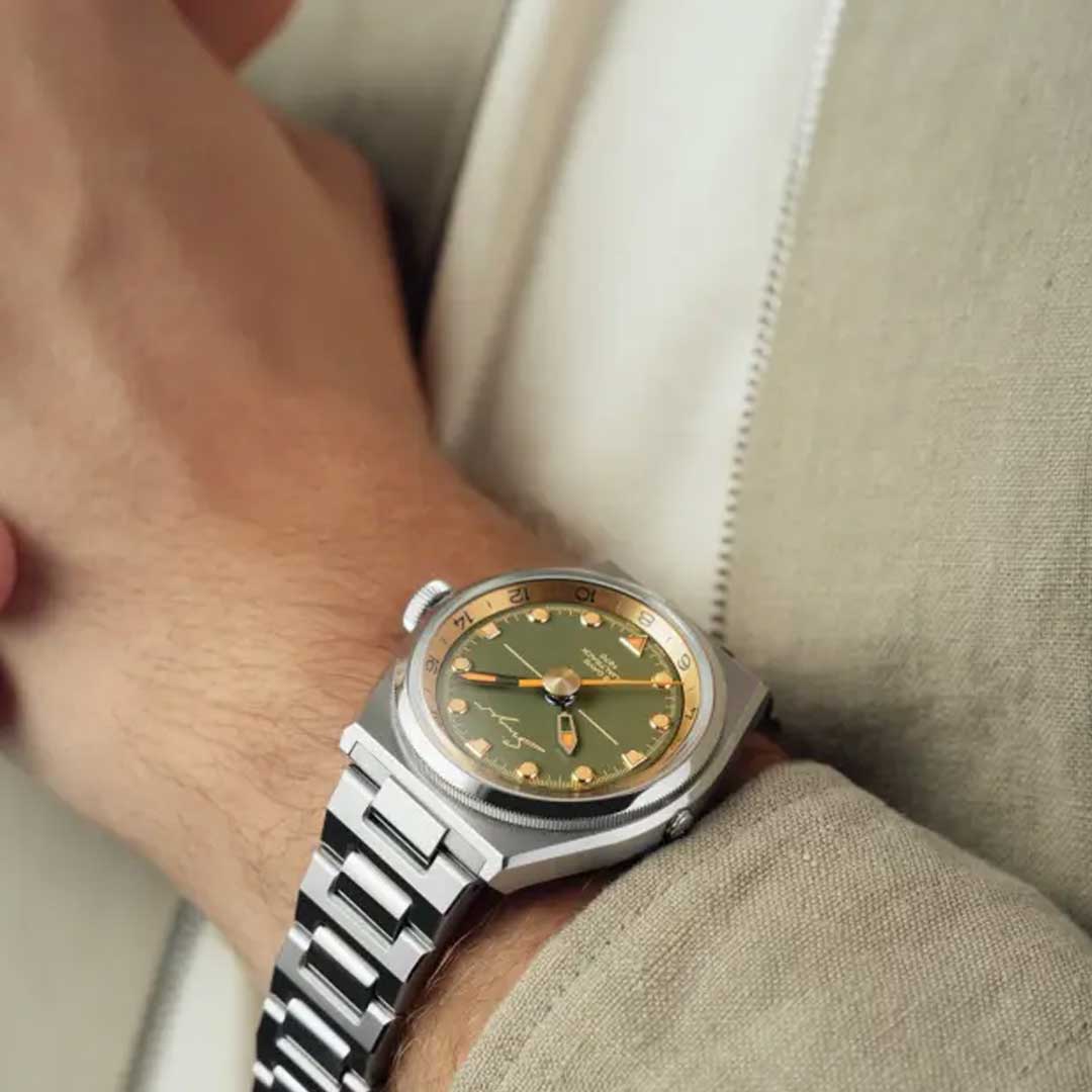 Watch in steel 1970 DualTrack Singer