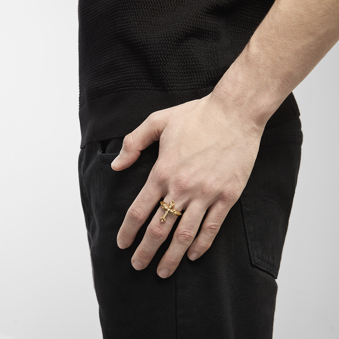 Gioiello in oro giallo Anello Croce Avelli Emanuele bicocchi