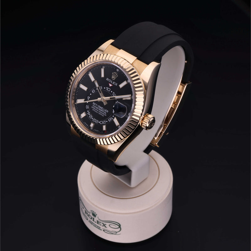 Rolex Certified Pre-Owned Sky-Dweller 42 mm Yellow Gold 18 Carat 2022 326238