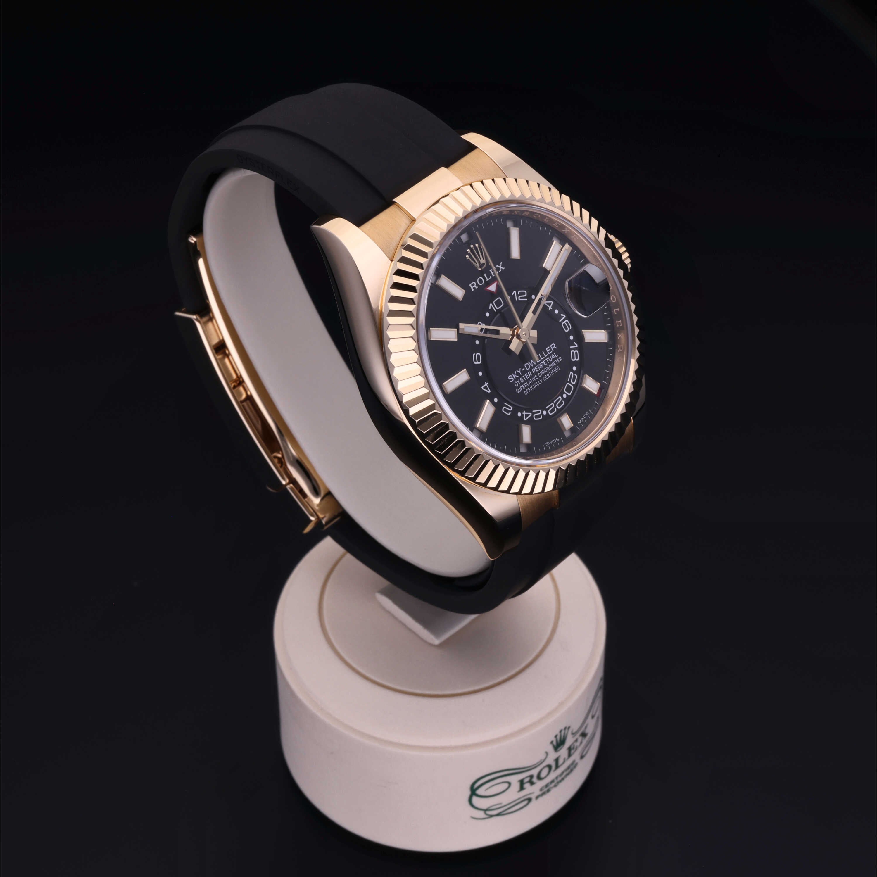 Rolex Certified Pre-Owned Sky-Dweller 42 mm Yellow Gold 18 Carat 2022 326238