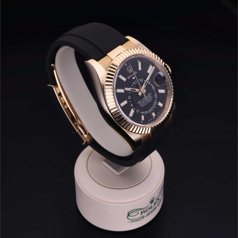 Rolex Certified Pre-Owned Sky-Dweller 42 mm Yellow Gold 18 Carat 2022 326238