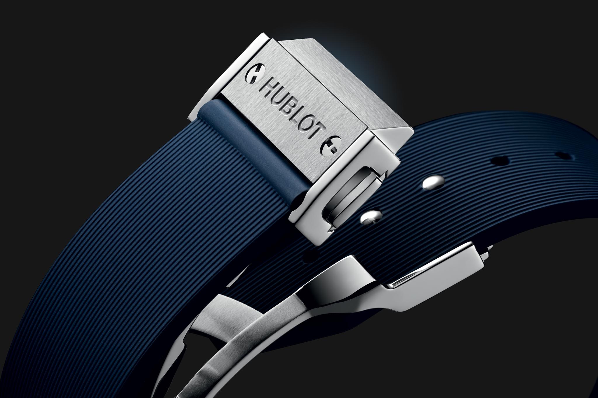 Watch in titanium Classic Fusion Titanium Blue Hublot