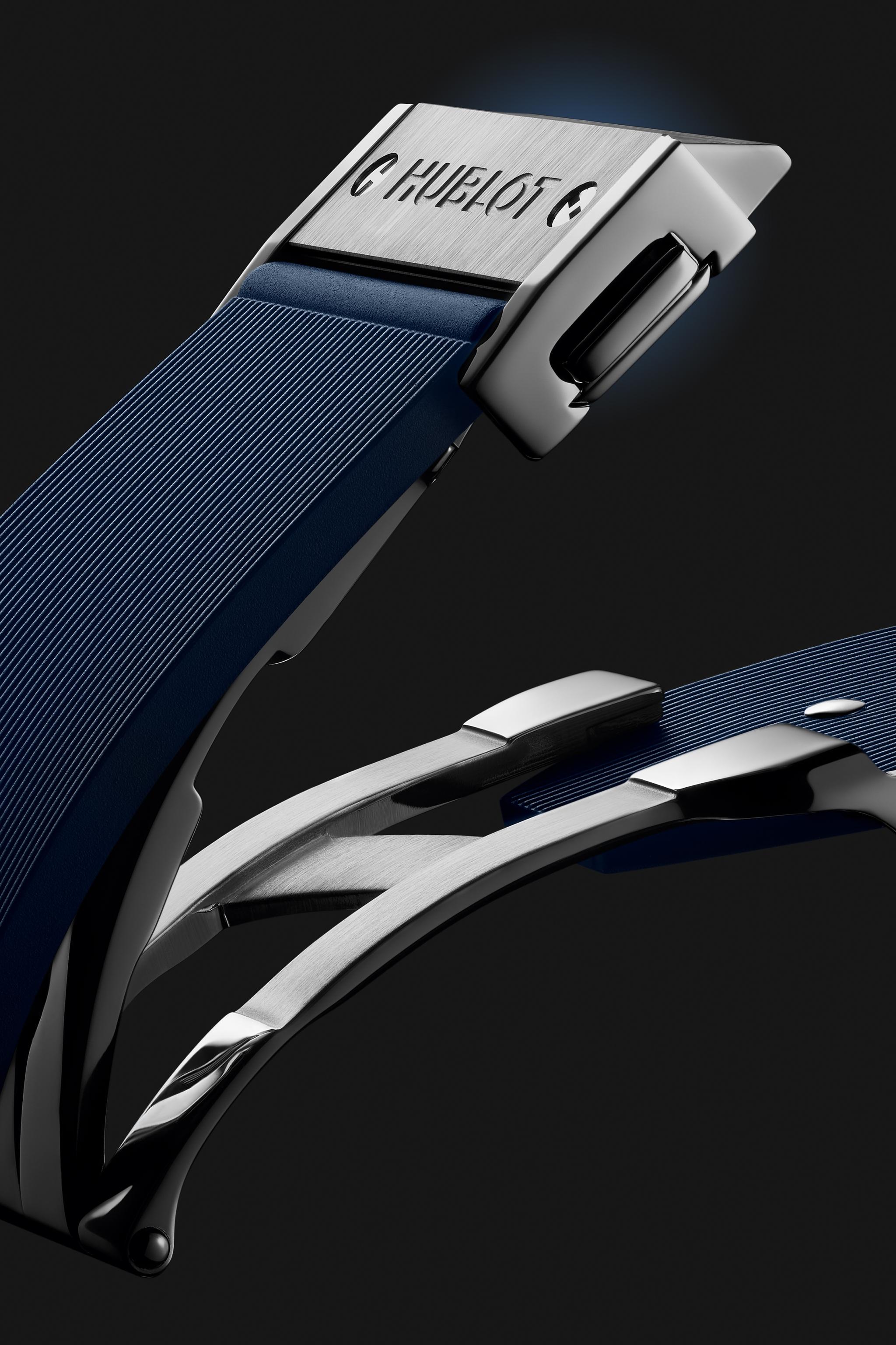 Watch in titanium Classic Fusion Titanium Blue Hublot