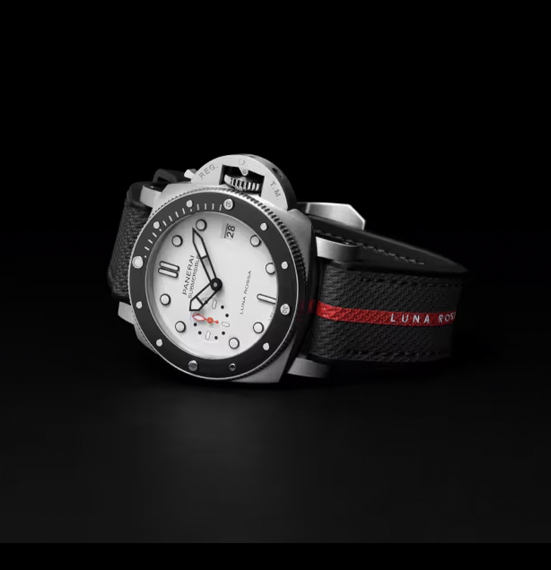 Watch in steel Submersible Luna Rossa Panerai